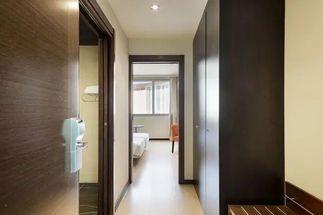 Büyük Yataklı Tek Kişilik Oda