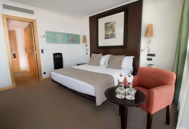 Büyük Yataklı Tek Kişilik Oda