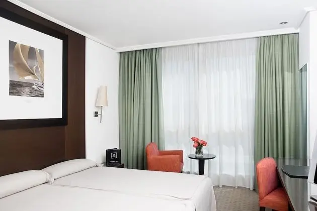 Büyük Yataklı Tek Kişilik Oda