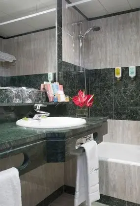 Tek Büyük veya İki Ayrı Yataklı Oda