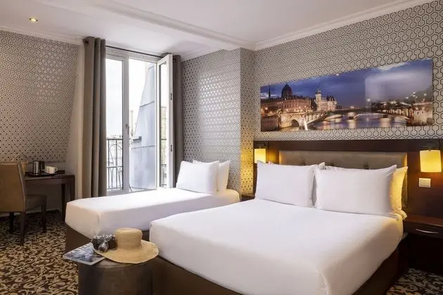 Üç Kişilik Oda, Şehir Manzaralı