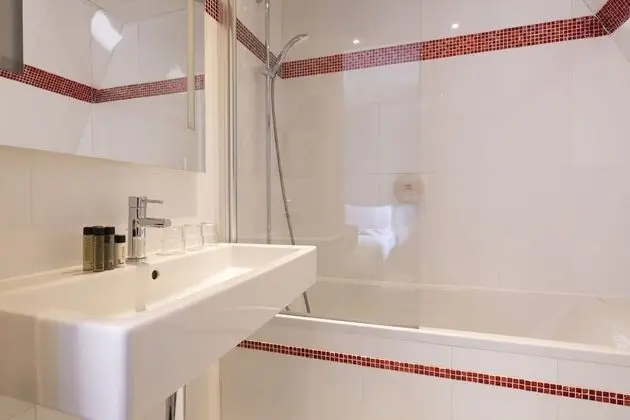 Üç Kişilik Oda, Şehir Manzaralı