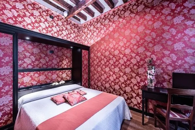 Classic Tek Büyük veya İki Ayrı Yataklı Oda