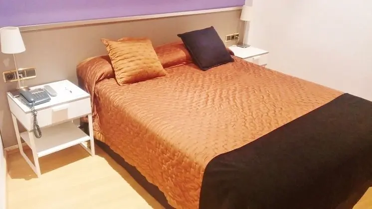 Büyük Yataklı Tek Kişilik Oda