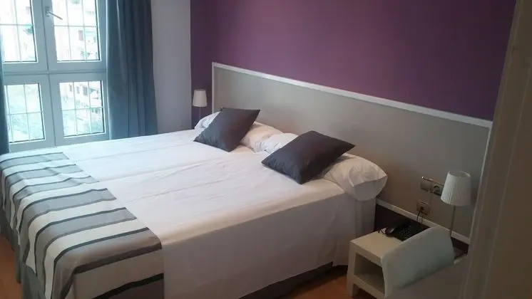 Büyük Yataklı Tek Kişilik Oda