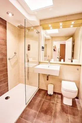 İki Ayrı Yataklı Oda (with Shower)