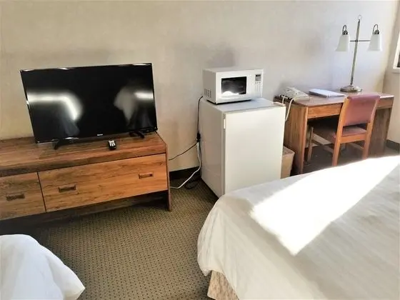 Deluxe Tek Büyük Yataklı Oda, 2 Çift Kişilik Yatak, Sigara İçilmez, Buzdolabı ve Mikrodalga