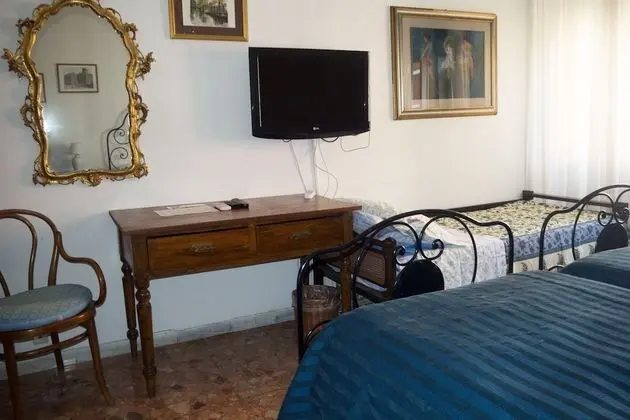 Deluxe Tek Büyük Yataklı Oda (Bologna)
