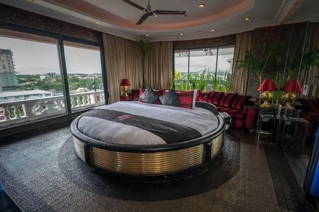 New Millennium Penthouse 2-Bedroom Suite, 2 Big Round Beds