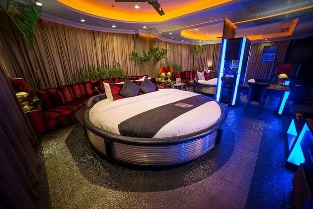 New Millennium Penthouse 2-Bedroom Suite, 2 Big Round Beds