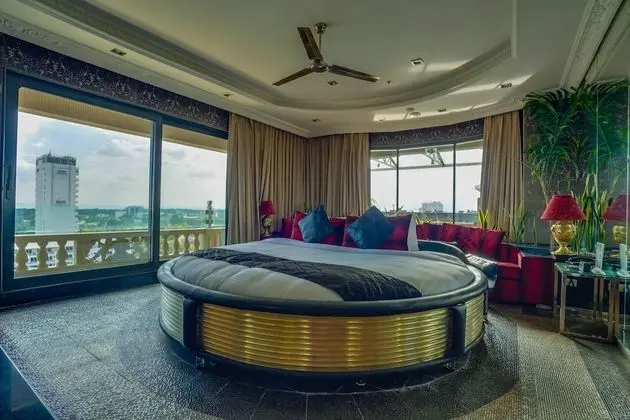New Millennium Penthouse 2-Bedroom Suite, 2 Big Round Beds