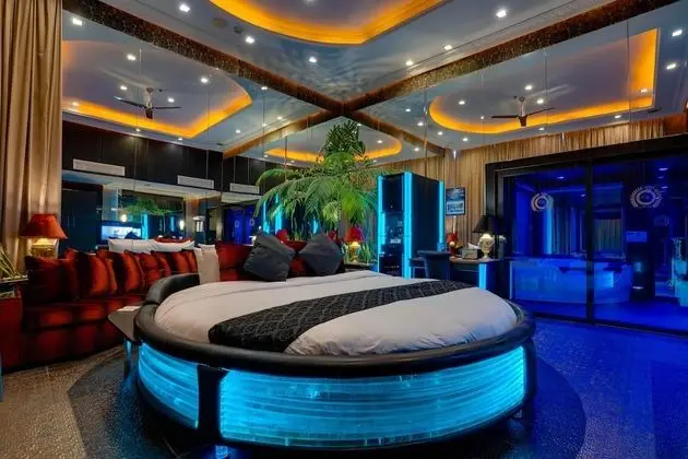New Millennium Penthouse 2-Bedroom Suite, 2 Big Round Beds