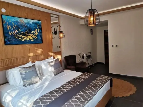 Corner Suite, Bahçe Manzaralı, Balkonlu