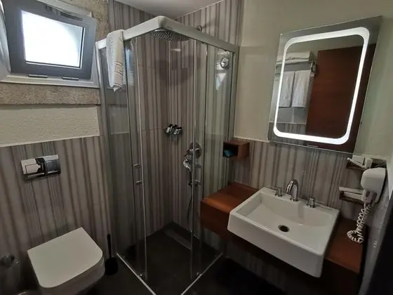 Corner Suite, Bahçe Manzaralı, Balkonlu