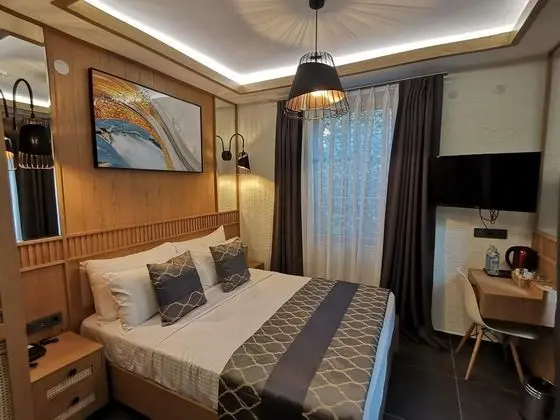 Havuz Bağlantılı Standart Oda, Havuz Manzaralı