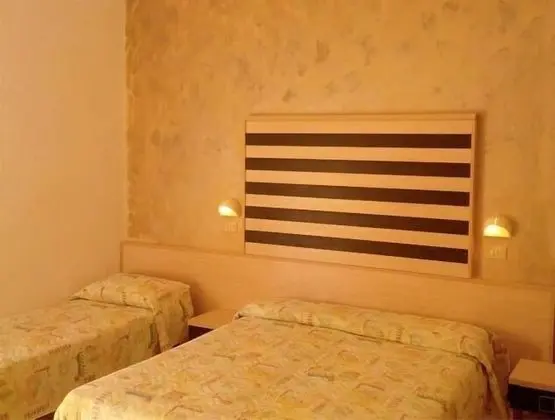 Üç Kişilik Oda