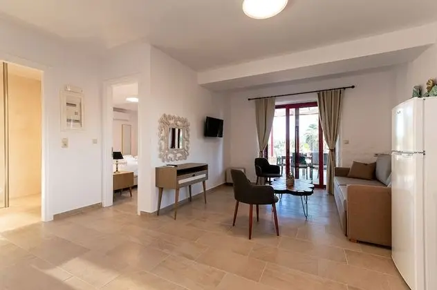 Ground Floor Suite Apartment