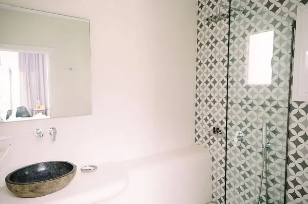 Deluxe Tek Büyük Yataklı Oda, Kısmi Deniz Manzaralı