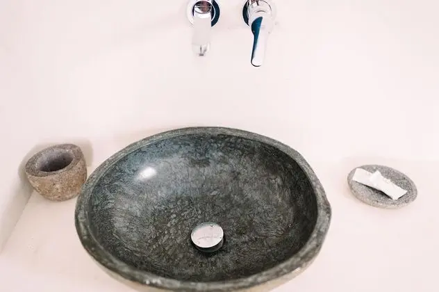 Deluxe Tek Büyük Yataklı Oda, Kısmi Deniz Manzaralı