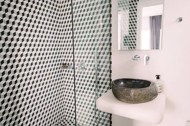 Deluxe Tek Büyük Yataklı Oda, Kısmi Deniz Manzaralı