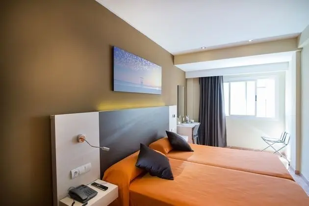 Büyük Yataklı Tek Kişilik Oda