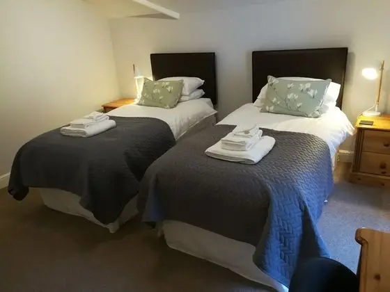 Tek Büyük veya İki Ayrı Yataklı Oda (Room 7 Second Floor)