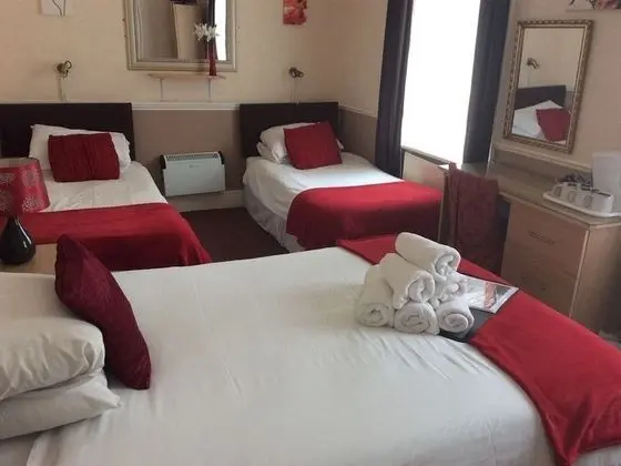 Üç Kişilik Oda