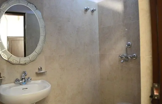 Büyük Yataklı Tek Kişilik Oda