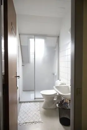 Tek Büyük Yataklı Oda, Ortak Banyo