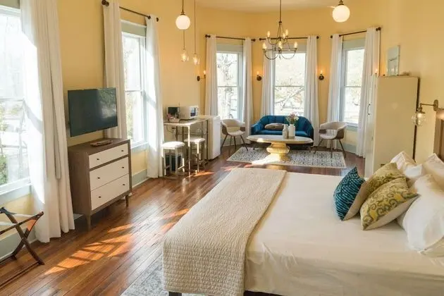 Luxury Süit, 1 En Büyük (King) Boy Yatak, Balkon, Şehir Manzaralı (Parlor)