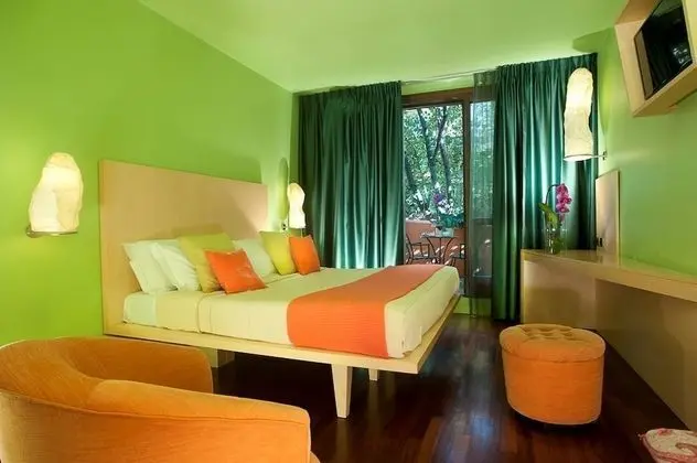 Büyük Yataklı Tek Kişilik Oda