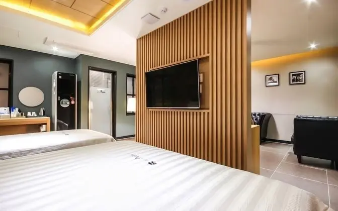 VIP Twin Bedroom
