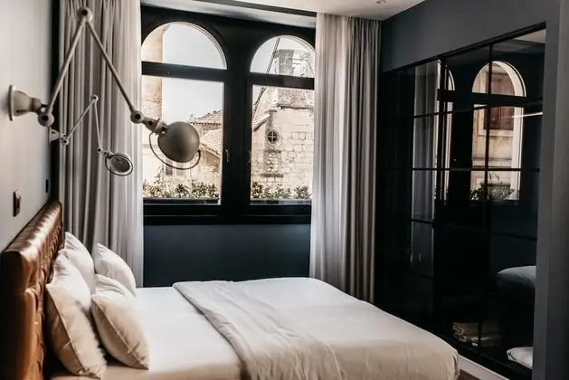 Deluxe Tek Büyük veya İki Ayrı Yataklı Oda (1)