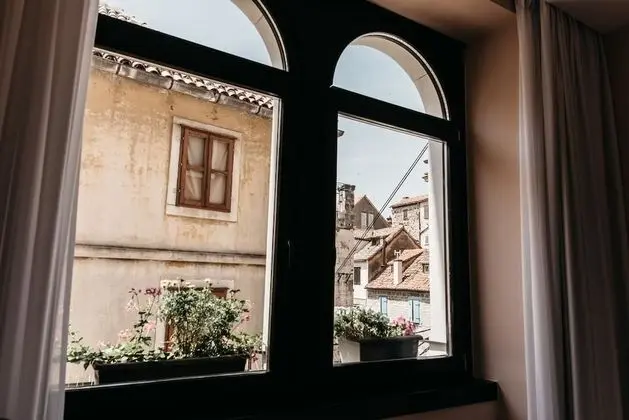 Deluxe Tek Büyük veya İki Ayrı Yataklı Oda (1)