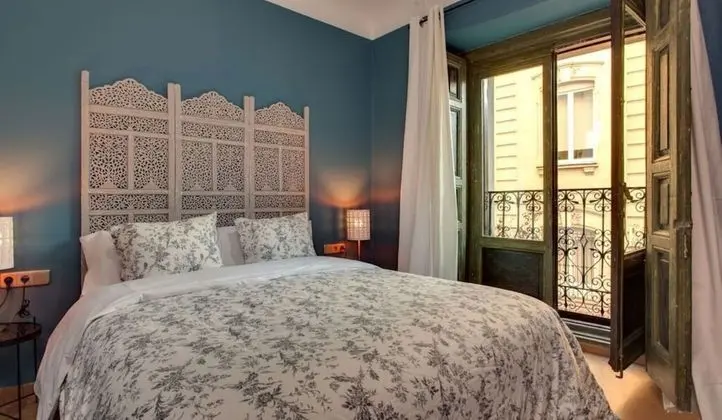 Tek Büyük Yataklı Oda, Ortak Banyo