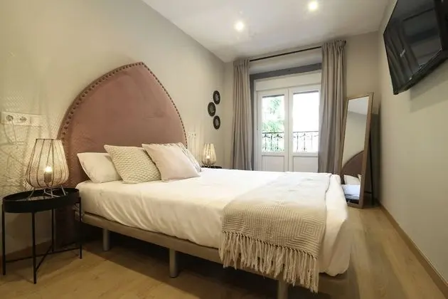 Tek Büyük Yataklı Oda, Ortak Banyo