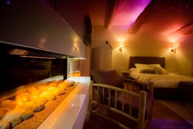 Romantic Süit, Sıcak Su Havuzu (La Paillote)