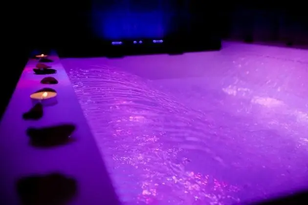 Romantic Süit, Sıcak Su Havuzu (La Paillote)