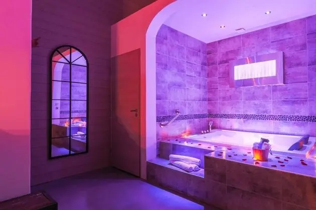 Romantic Süit, Sıcak Su Havuzu (La Vintage)