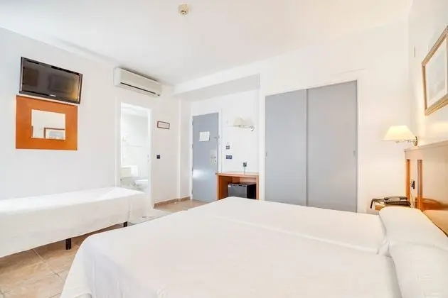 Büyük Yataklı Tek Kişilik Oda