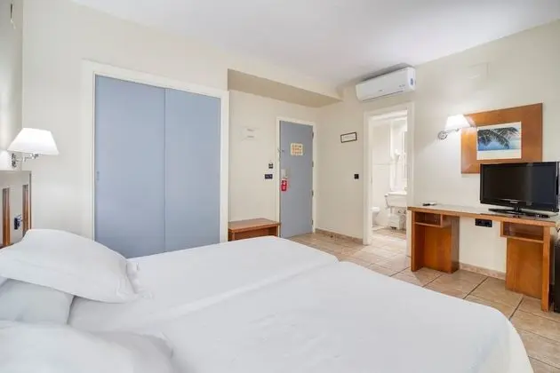 Büyük Yataklı Tek Kişilik Oda