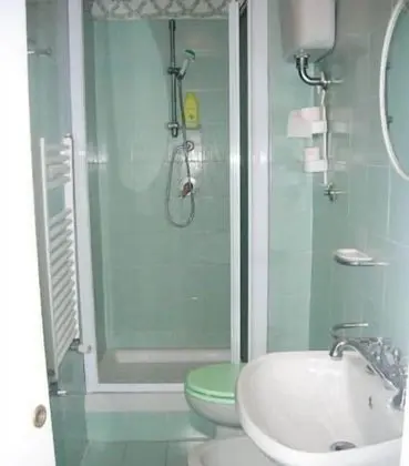 Tek Büyük Yataklı Oda, Ortak Banyo