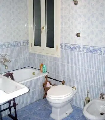 Tek Büyük Yataklı Oda, Ortak Banyo