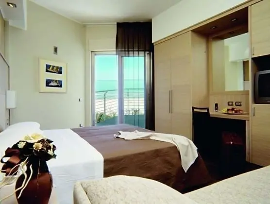 Tek Büyük Yataklı Oda, Deniz Manzaralı (Prestige)