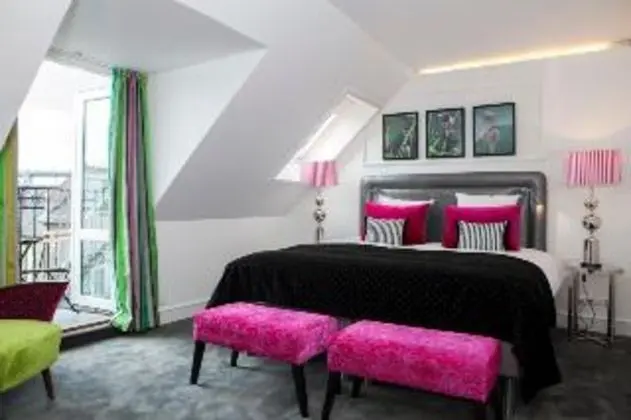 JUNIOR SUITE