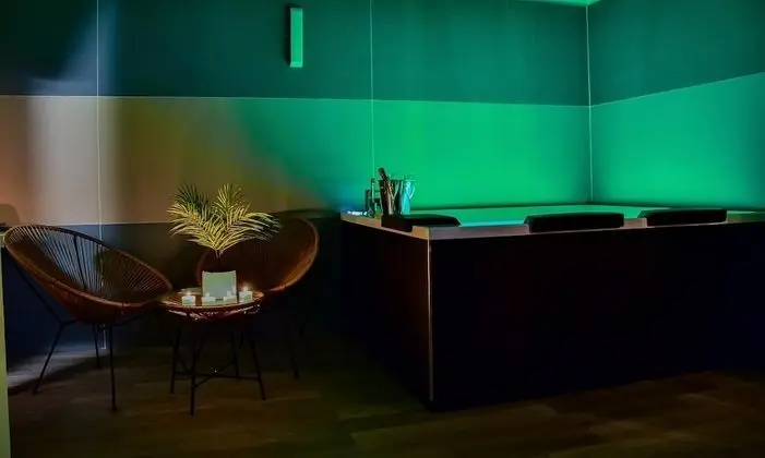 Classic Süit, Sıcak Su Havuzu