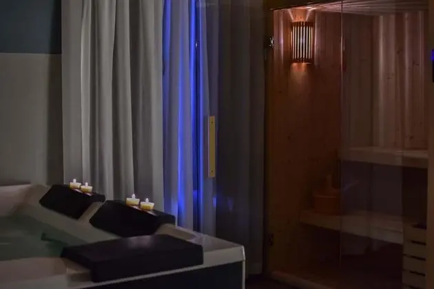 Classic Süit, Sıcak Su Havuzu