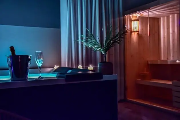 Classic Süit, Sıcak Su Havuzu