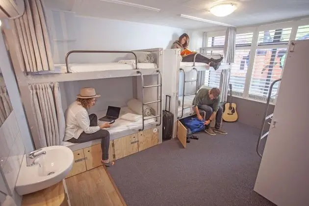 Ortak Ranzalı Oda, Ortak Banyo (One Bed in 6 Bed Dorm)