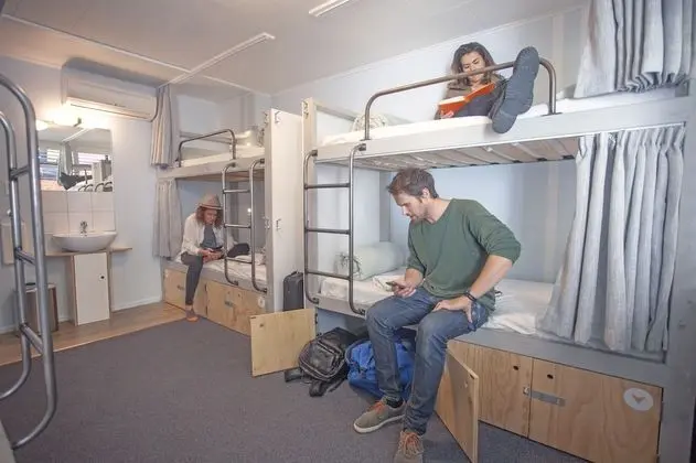 Ortak Ranzalı Oda, Ortak Banyo (One Bed in 6 Bed Dorm)